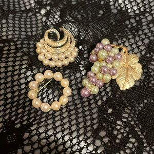 Faux Pearl Broches